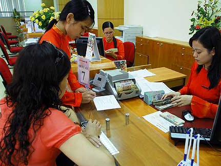 Nhiều ngân hàng đã tăng mạnh lãi suất không kỳ hạn. Ảnh: Internet