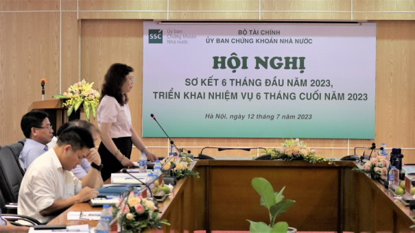 Chủ tịch UBCKNN Vũ Thị Chân Phương phát biểu tại hội nghị.