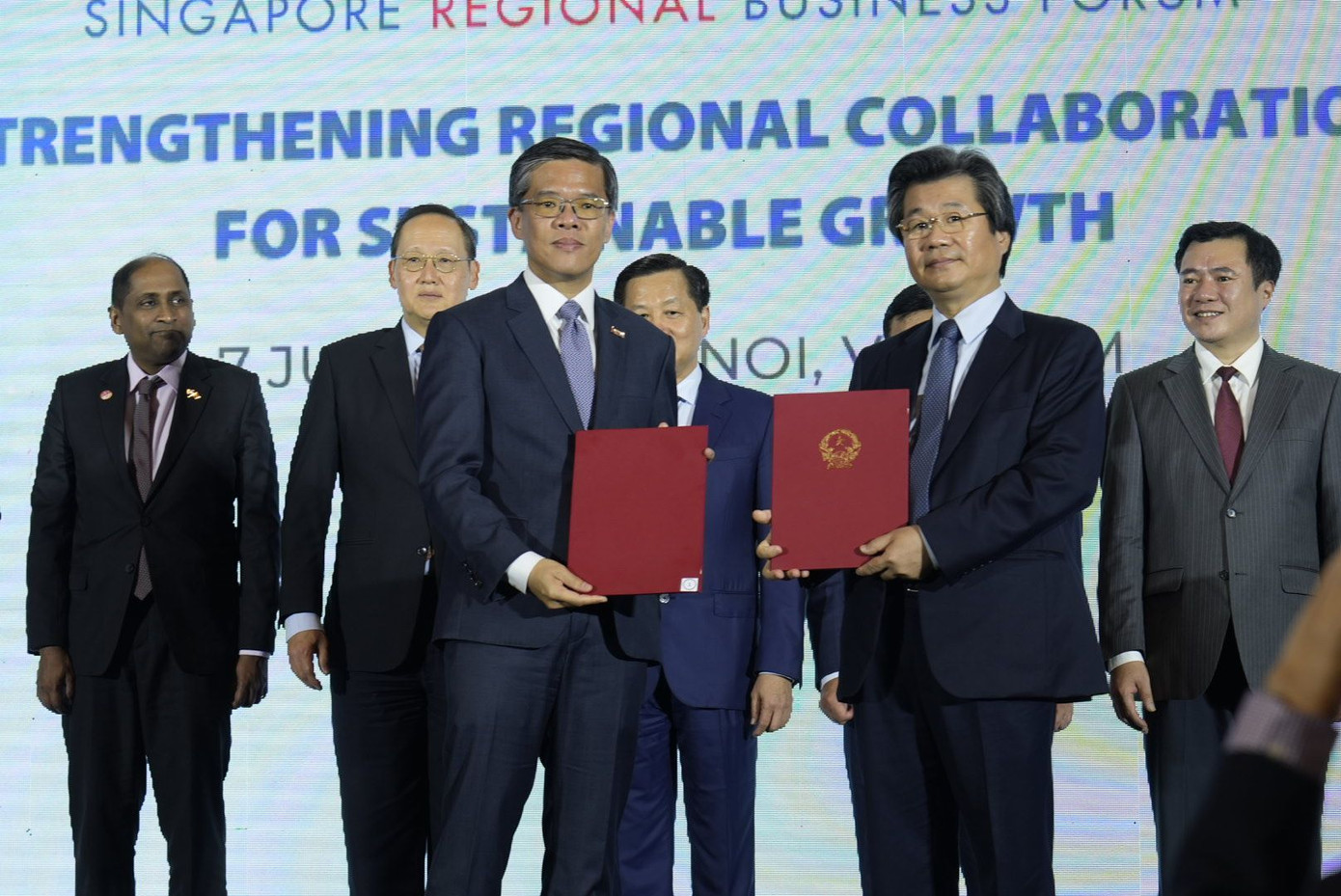 Tại diễn đàn, 12 MOU được ký kết, nhằm đẩy mạnh cơ hội hợp tác giữa Singapore và Việt Nam.