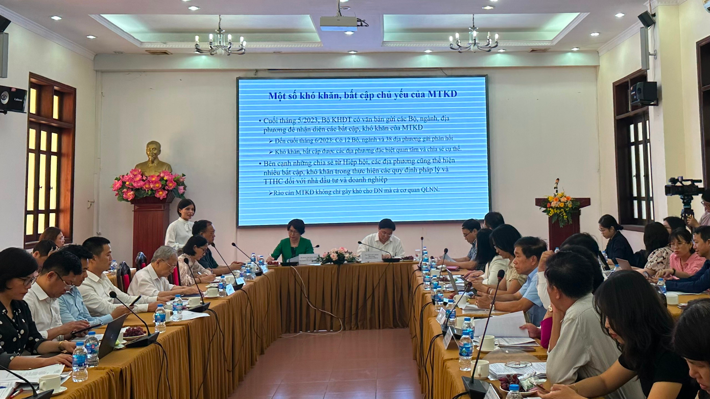 Hội thảo về tháo bỏ rào cản điều kiện kinh doanh do Ciem tổ chức. Hội thảo về tháo bỏ rào cản điều kiện kinh doanh do Ciem tổ chức.