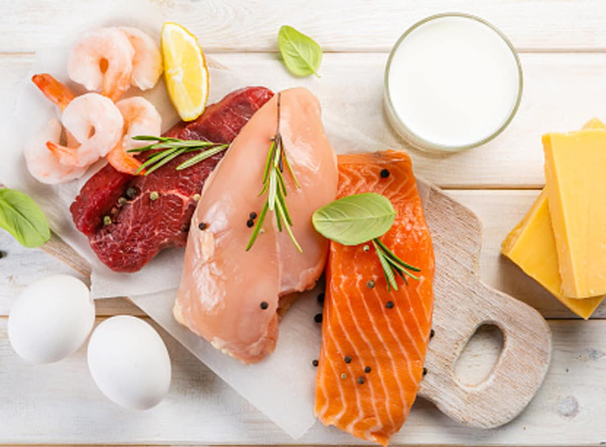 Cá và trứng- bởi hàm lượng protein vô cùng dồi dào, tốt cho sức khỏe não bộ