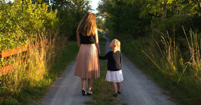 Đi dạo nhẹ nhàng sau khi ăn. Đi dạo nhẹ nhàng sau khi ăn.