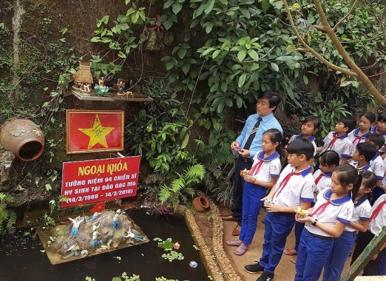 Tưởng niệm chiến sĩ Gạc Ma ở ngôi trường trên đỉnh Trường Sơn ảnh 1