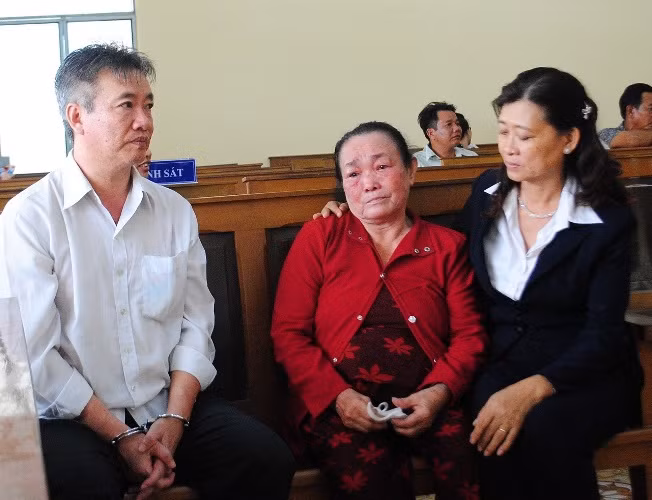 Trả tự do cho nguyên Trưởng phòng thanh tra tại tòa ảnh 1