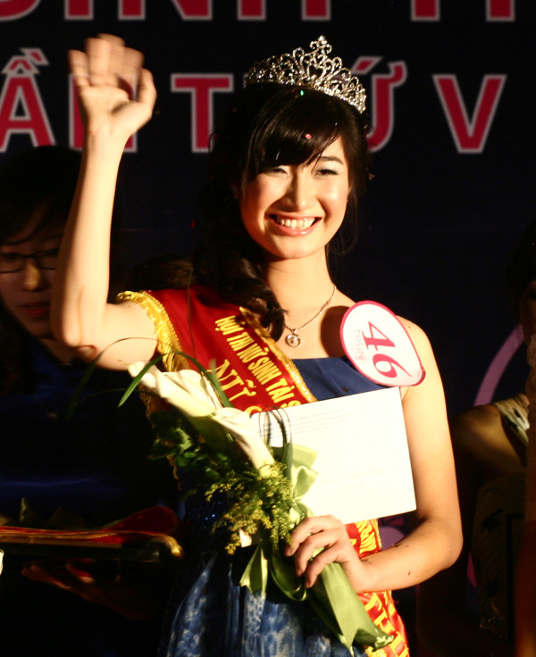 Tân Hoa khôi trường Đại học Khoa học Xã hội và Nhân văn Nguyễn Thanh Ly 