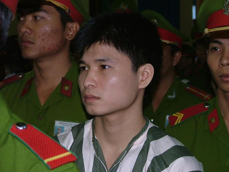 Đưa cả con trai vào vòng tội lỗi ảnh 1