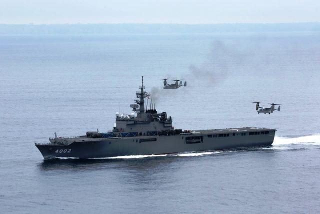 'Chim ưng biển' V22 Mỹ hạ cánh xuống chiên hạm Hyuga của Nhật. 'Chim ưng biển' V22 Mỹ hạ cánh xuống chiên hạm Hiuga của Nhật