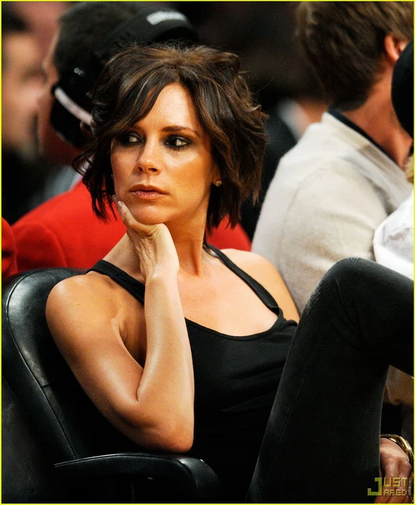 Bản lĩnh và sự thông minh giúp Victoria Beckham vẫn giữ được hạnh phúc gia đình trước bao sóng gió