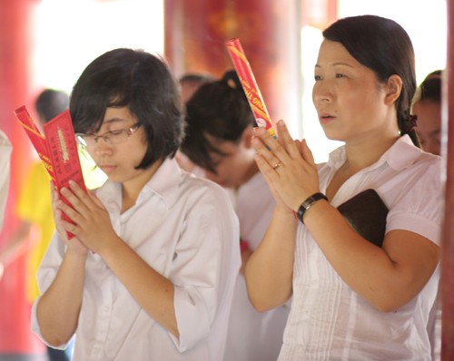 Phụ huynh sĩ tử lo không kém