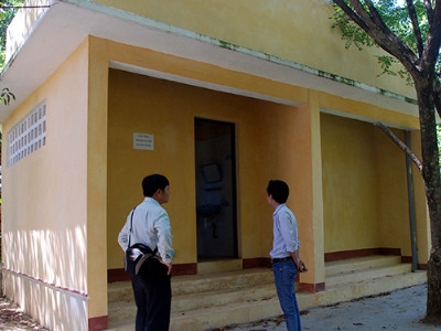 Nhà vệ sinh Trường THCS Long Hiệp - Quảng Ngãi được xây với chi phí gần 600 triệu đồng Ảnh: TTử Trực