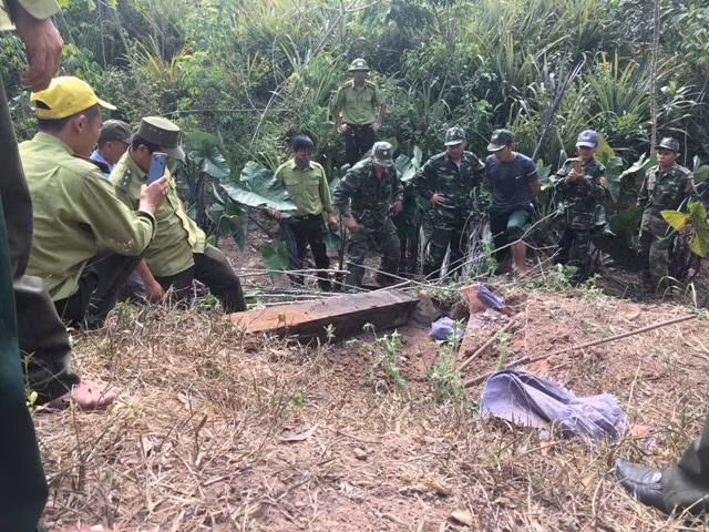 'Khai quật' 3 hầm gỗ mun quý chôn trong lõi VQG Phong Nha - Kẻ Bàng ảnh 5