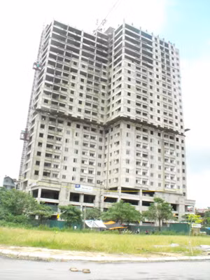 Cuối năm ngoái giá nhà thu nhập thấp tại Ngô Thị Nhậm (Hà Đông) bán giá 8,8 triệu đồng/m2, nay dự án ở xa trung tâm hơn được hét giá đến 14 triệu đồng/m2