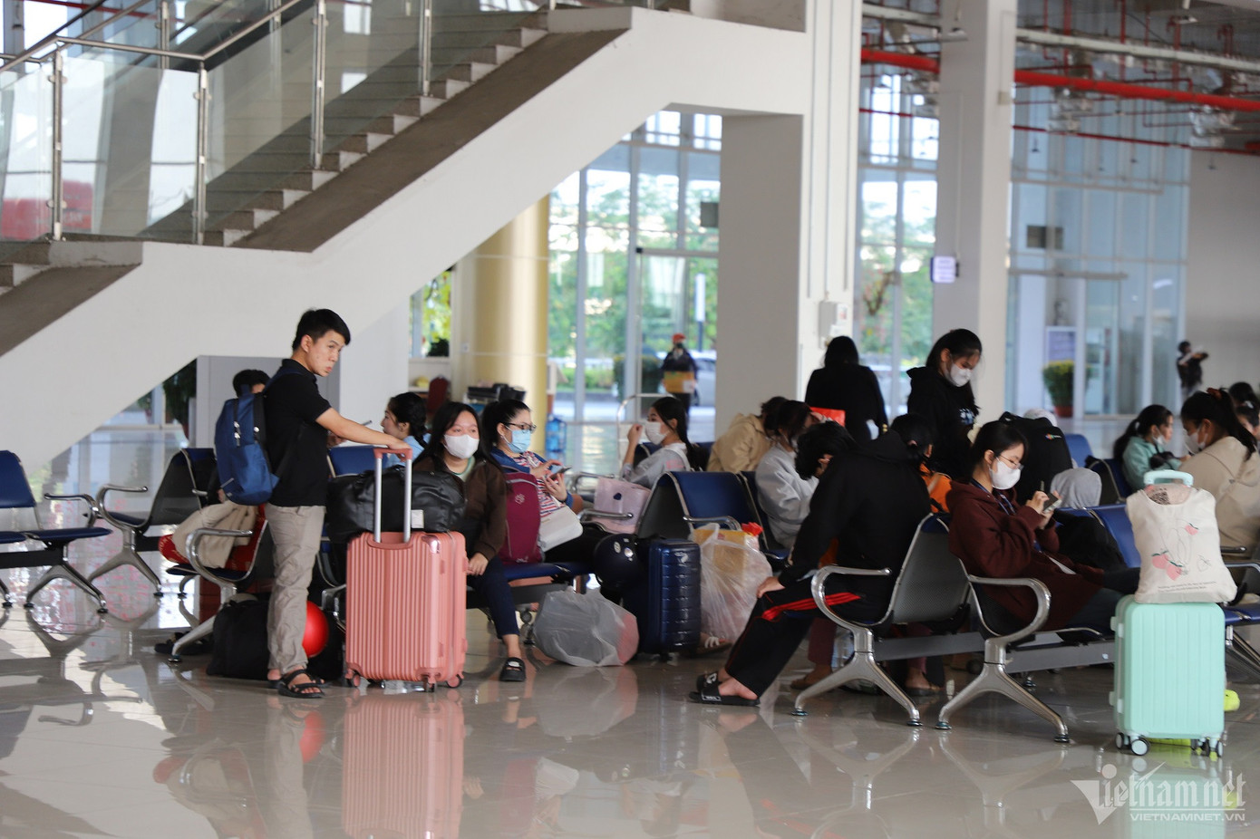 Mặc dù lượng hành khách tăng nhưng không xảy ra tình trạng quá tải vì bến xe rộng rãi, thông thoáng.