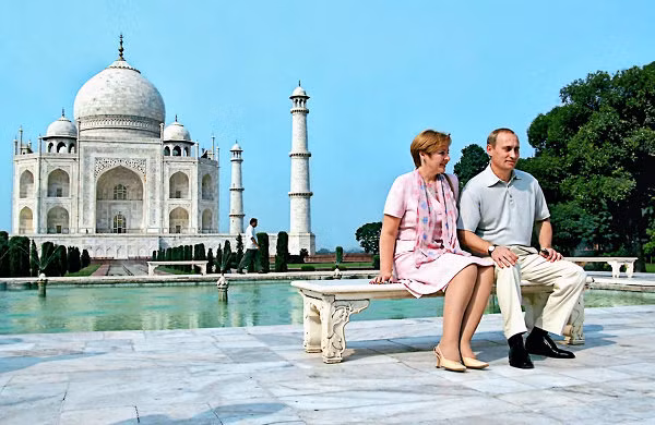 Vợ chồng tổng thống Nga tại Taj Mahal, Ấn Độ vào tháng 10 năm 2000
