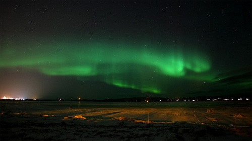 Cực quang ở phía Nam Iceland Cực quang ở gần thành phố Trondheim Nauy Cực quang ở gần thành phố Tromsoe, Bắc Nauy Hình ảnh cực quang ở Alnwick, Northumberland, Vương quốc Anh – nơi cực quang hiếm xuất hiện Vùng đất hoang Pennine tại vùng biên giới giữa County Durham và North Yorkshire Thị trấn Lakselv ở Porsanger Fjord, Nauy Donegal, Ireland