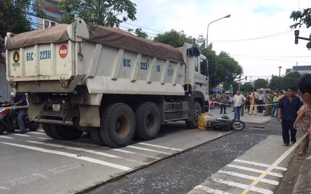 Đường thi công không rào chắn khiến 2 người thương vong ảnh 1