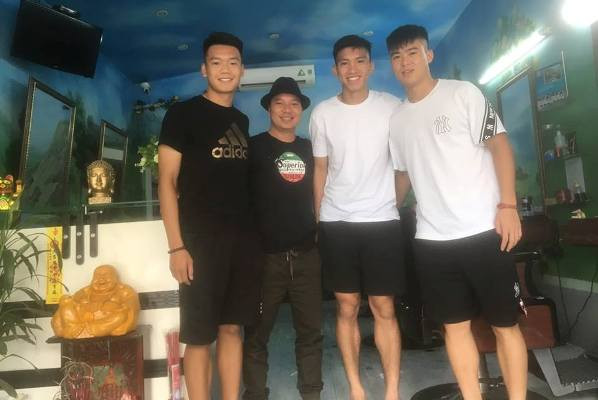 Người chuyên cắt tóc cho cầu thủ bóng đá: Anh Đức là người hoàn hảo ảnh 4