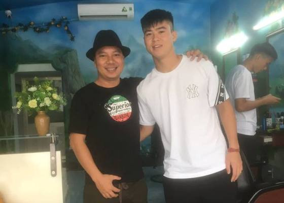 Người chuyên cắt tóc cho cầu thủ bóng đá: Anh Đức là người hoàn hảo ảnh 3