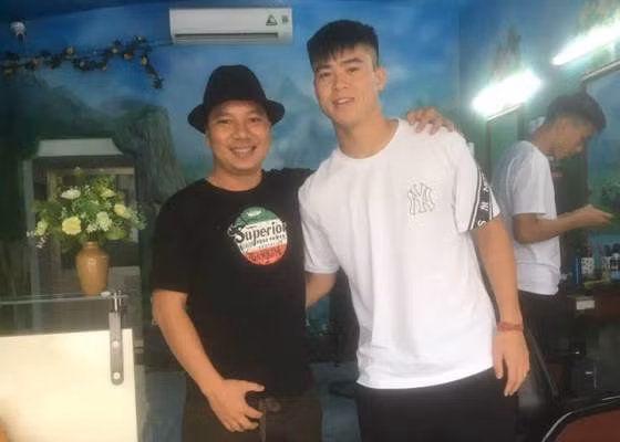 Người chuyên cắt tóc cho cầu thủ bóng đá: Anh Đức là người hoàn hảo ảnh 3