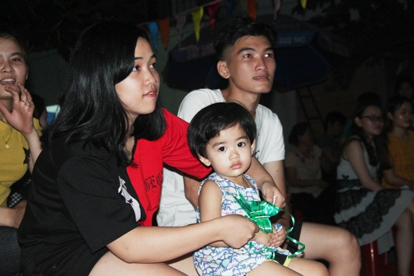 Sinh viên, công nhân vui Noel ấm áp trong kí túc xá ảnh 6