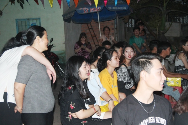 Sinh viên, công nhân vui Noel ấm áp trong kí túc xá ảnh 2