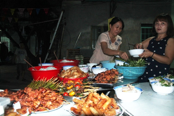 Sinh viên, công nhân vui Noel ấm áp trong kí túc xá ảnh 4