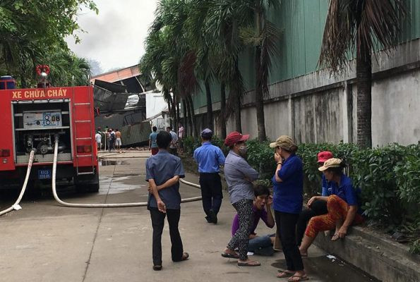 Cháy lớn ở công ty đồ gỗ, 1.000m2 nhà xưởng bị thiêu trong biển lửa ảnh 3