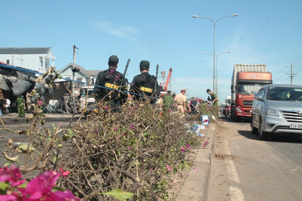 Hiện trường vụ cháy xe bồn khiến 6 người chết, 19 nhà cháy ảnh 2