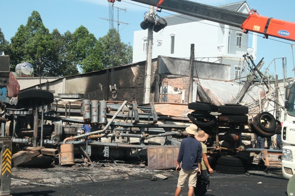 Tai nạn xe bồn ở Bình Phước: Xót xa 4 thi thể nằm ôm nhau ảnh 3