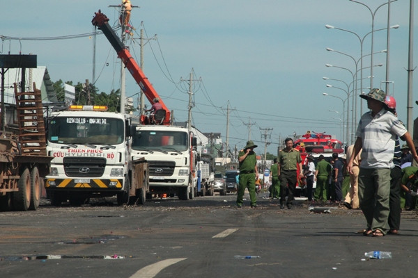 Tai nạn xe bồn ở Bình Phước: Xót xa 4 thi thể nằm ôm nhau ảnh 2