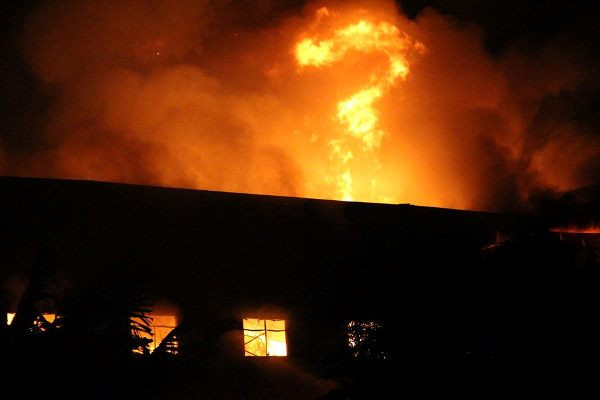 Đang cháy lớn tại một công ty gỗ ở Bình Dương ảnh 2