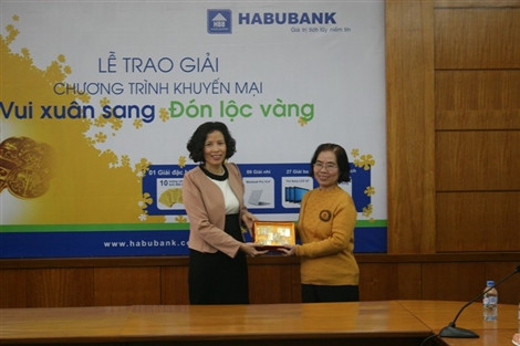 Nguyên Tổng giám đốc Habubank Bùi Thị Mai (trái) . Nguyên Tổng giám đốc Habubank Bùi Thị Mai (trái)