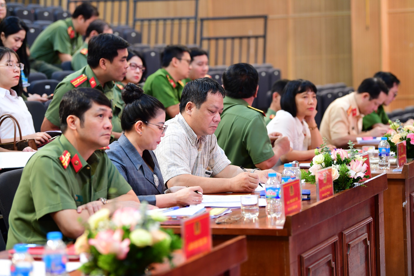 Các đại biểu tại toạ đàm. Ảnh: Trọng Phú.