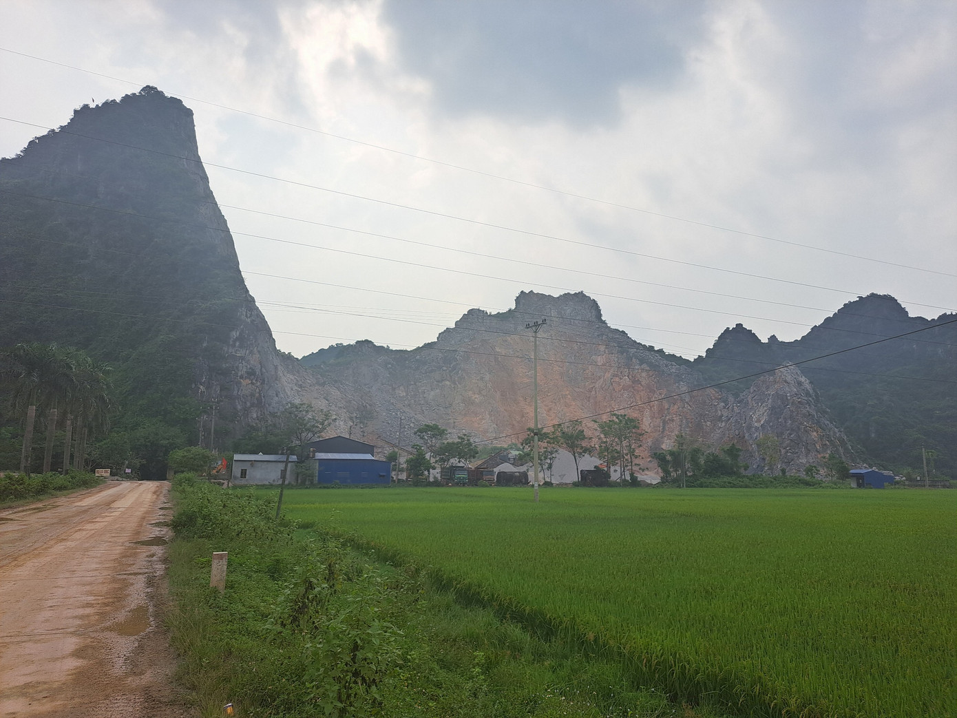 Mỏ đá Minh Thành, nơi xảy ra vụ tai nạn. Ảnh: CTV Mỏ đá Minh Thành, nơi xảy ra vụ tai nạn. Ảnh: CTV