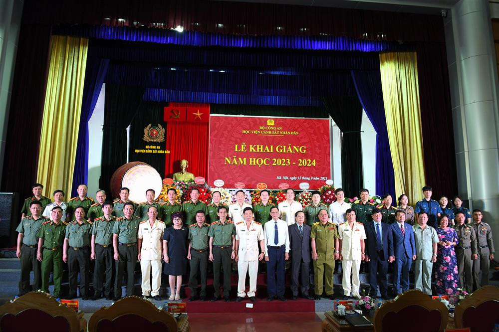 Cán bộ, giảng viên, học viên tại lễ khai giảng. Cán bộ, giảng viên, học viên tại lễ khai giảng.