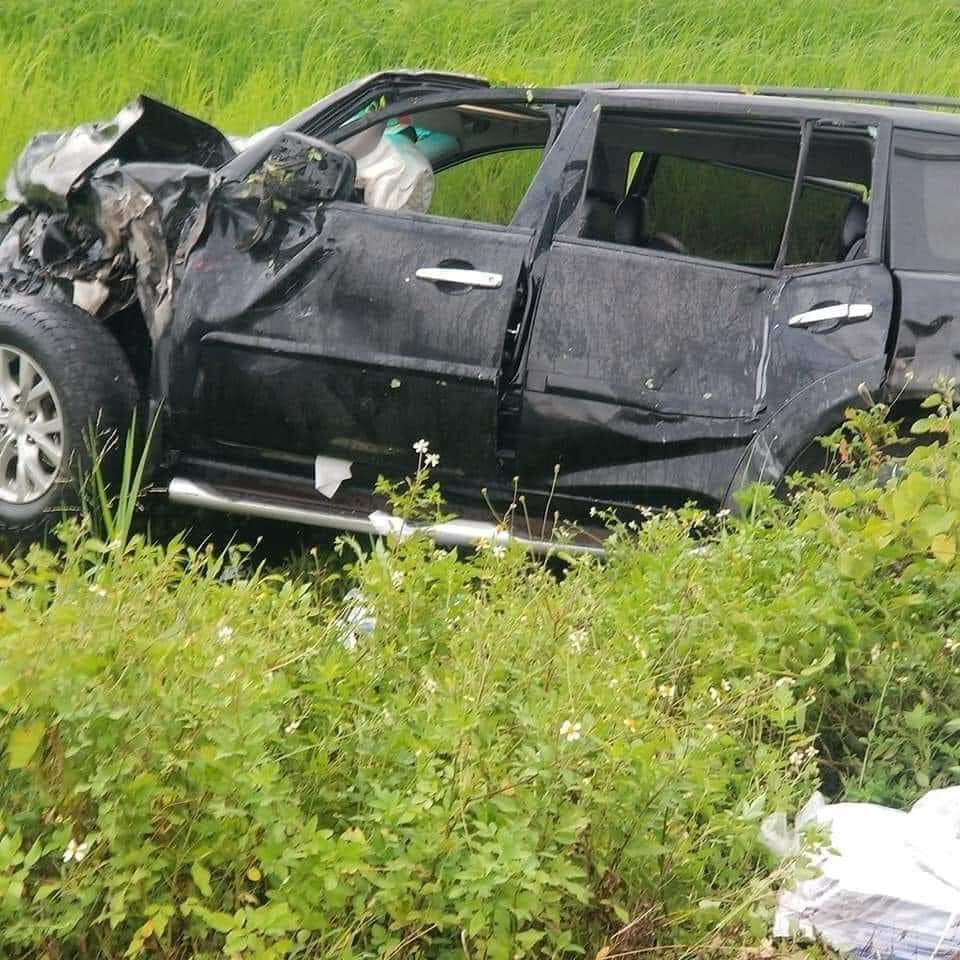 Chiếc xe con sau vụ tai nạn. Ảnh: CTV Chiếc xe con sau vụ tai nạn. Ảnh: CTV