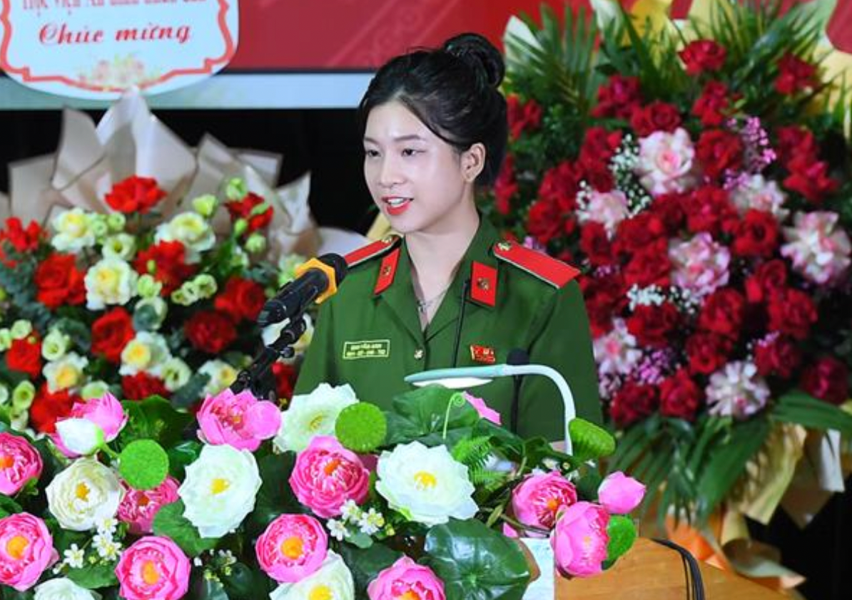 Học viên phát biểu tại lễ khai giảng. Học viên phát biểu tại lễ khai giảng.