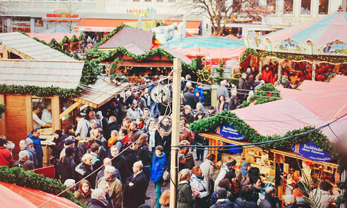 Chợ Giáng sinh là một phong tục bắt nguồn từ thời Trung cổ để bán thức ăn và đồ tiêu dùng mùa đông. Trải qua thời gian, nó đã trở thành một lễ hội văn hóa diễn ra thường niên tại Đức cũng như nhiều nước ở châu Âu