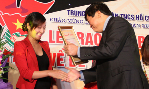 Giải đặc biệt đề tài thanh niên năm 2012 thuộc về hai tác giải Nguyễn Hà - Mai Xuân Tùng (báo Tiền Phong) với loạt bài bốn kỳ 