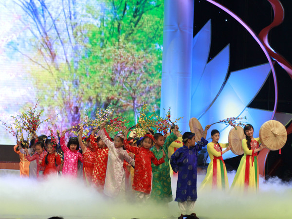 Các tiết mục đều có sự tham dự của đông đảo các em học sinh