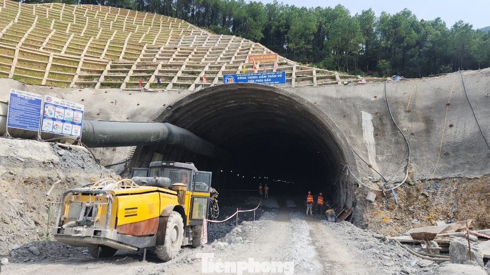 Hầm Thần Vũ thuộc dự án BOT cao tốc Diễn Châu - Bài Vọt chậm tiến độ hơn 1 tháng.