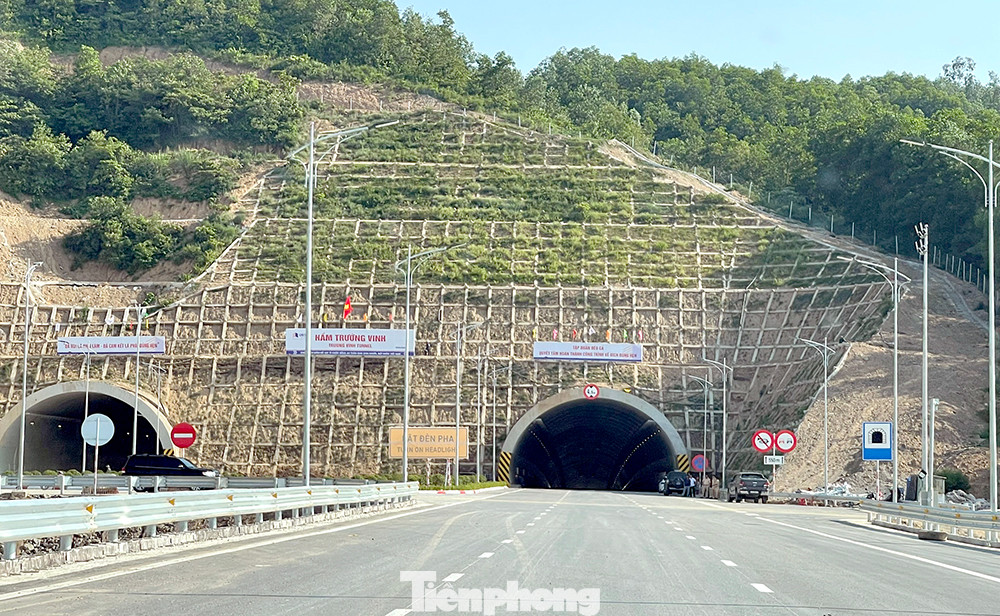 Hầm Trường Vinh là hầm đường bộ dài nhất trên tuyến cao tốc Bắc - Nam.