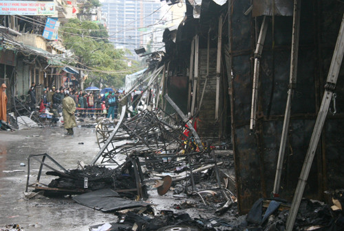 Cảnh tan hoang sau đám cháy