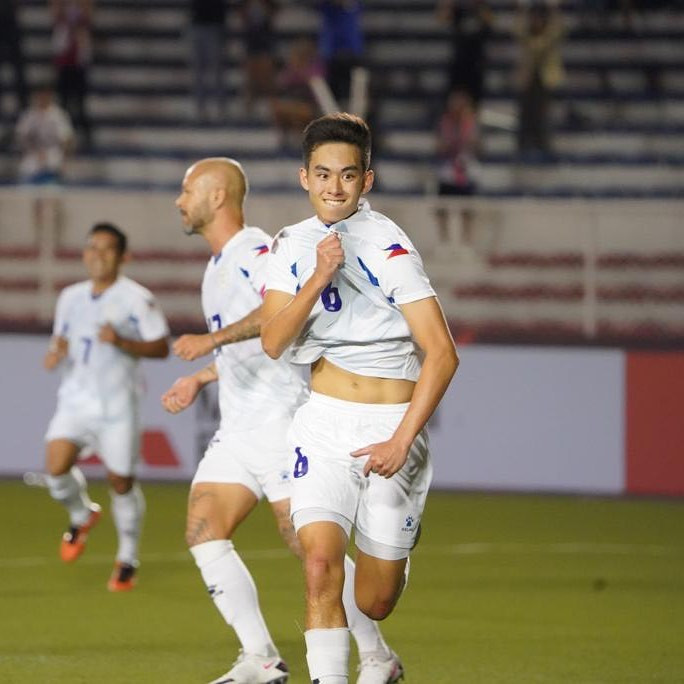 Sandro Reyes nâng tỷ số lên 2-0 cho Philippines. Sandro Reyes nâng tỷ số lên 2-0 cho Philippines.