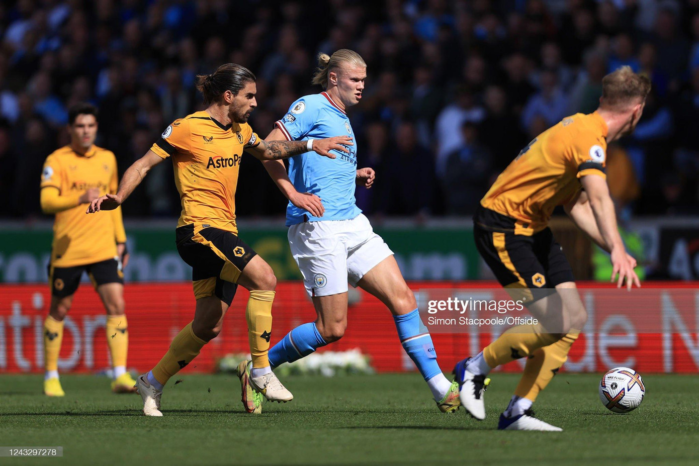 Erling Haaland đi vào lịch sử Ngoại hạng Anh trong ngày Man City đánh bại Wolves 3-0 ảnh 11 Erling Haaland đi vào lịch sử Ngoại hạng Anh trong ngày Man City đánh bại Wolves 3-0 ảnh 11