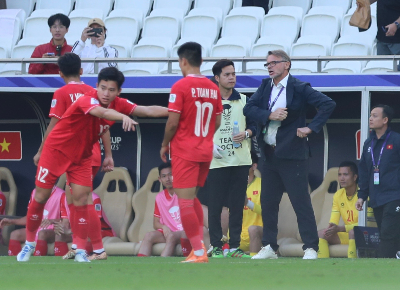 Việt Nam thua 2-4 đầy quả cảm trước Nhật Bản ảnh 36