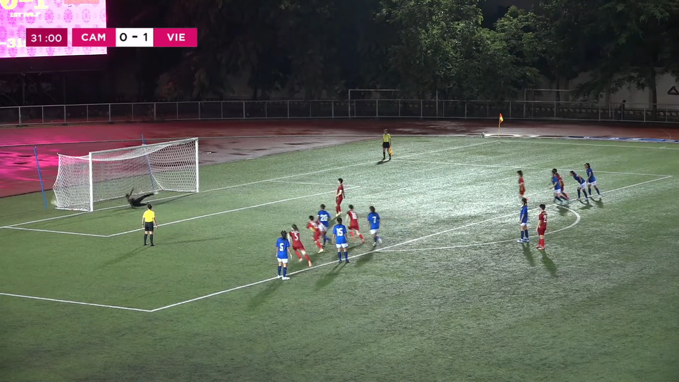 Hải Yến ghi bàn trên chấm penalty.