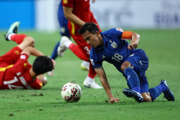 Việt Nam 0-2 Thái Lan: Chanathip lập cú đúp và tiếng còi méo của trọng tài ảnh 16 Việt Nam 0-2 Thái Lan: Chanathip lập cú đúp và tiếng còi méo của trọng tài ảnh 16