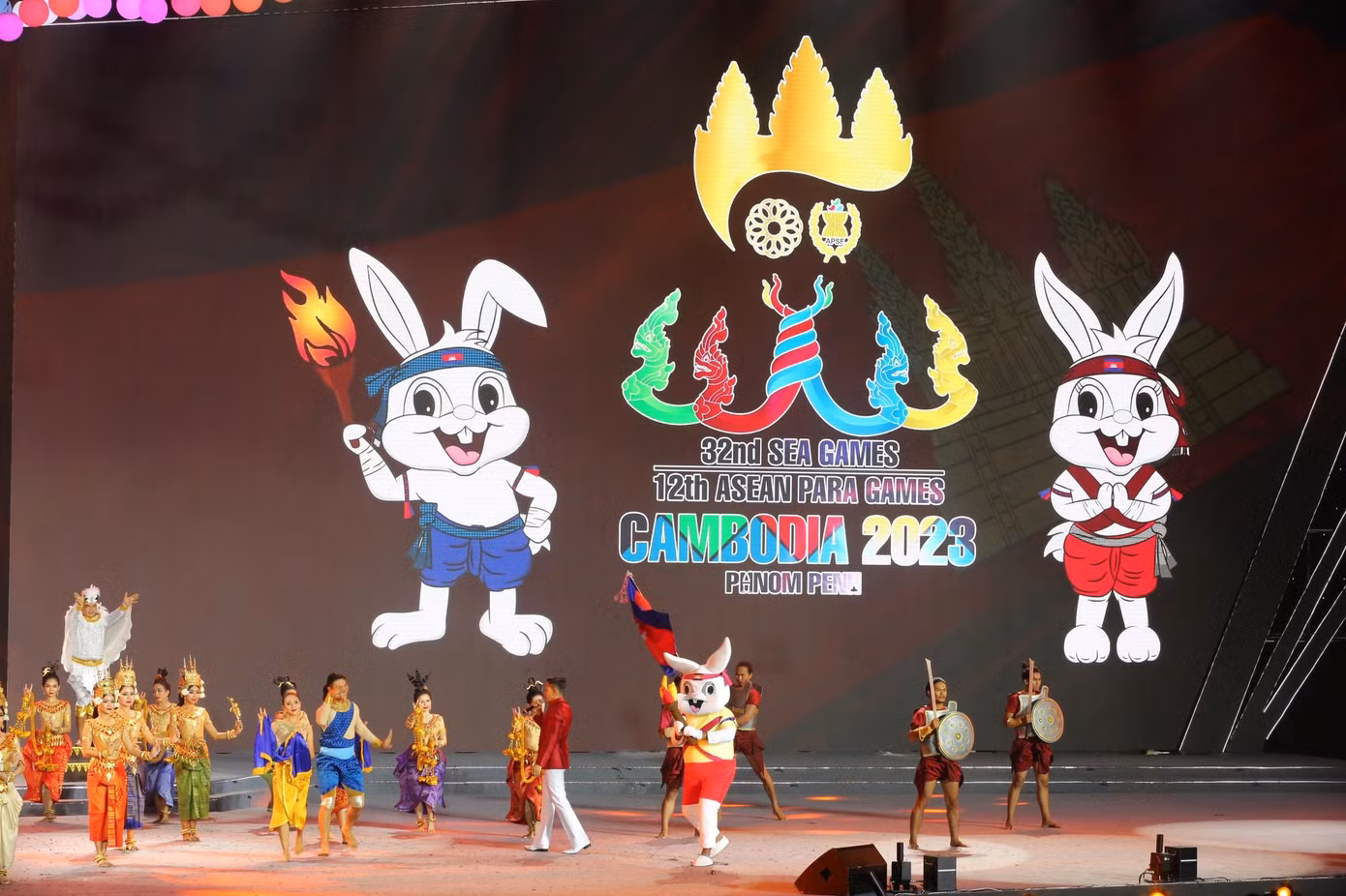 Trực tiếp Lễ bế mạc SEA Games 31: Tạm biệt Việt Nam, xin chào Campuchia 2023-SEA Games 32 ảnh 23