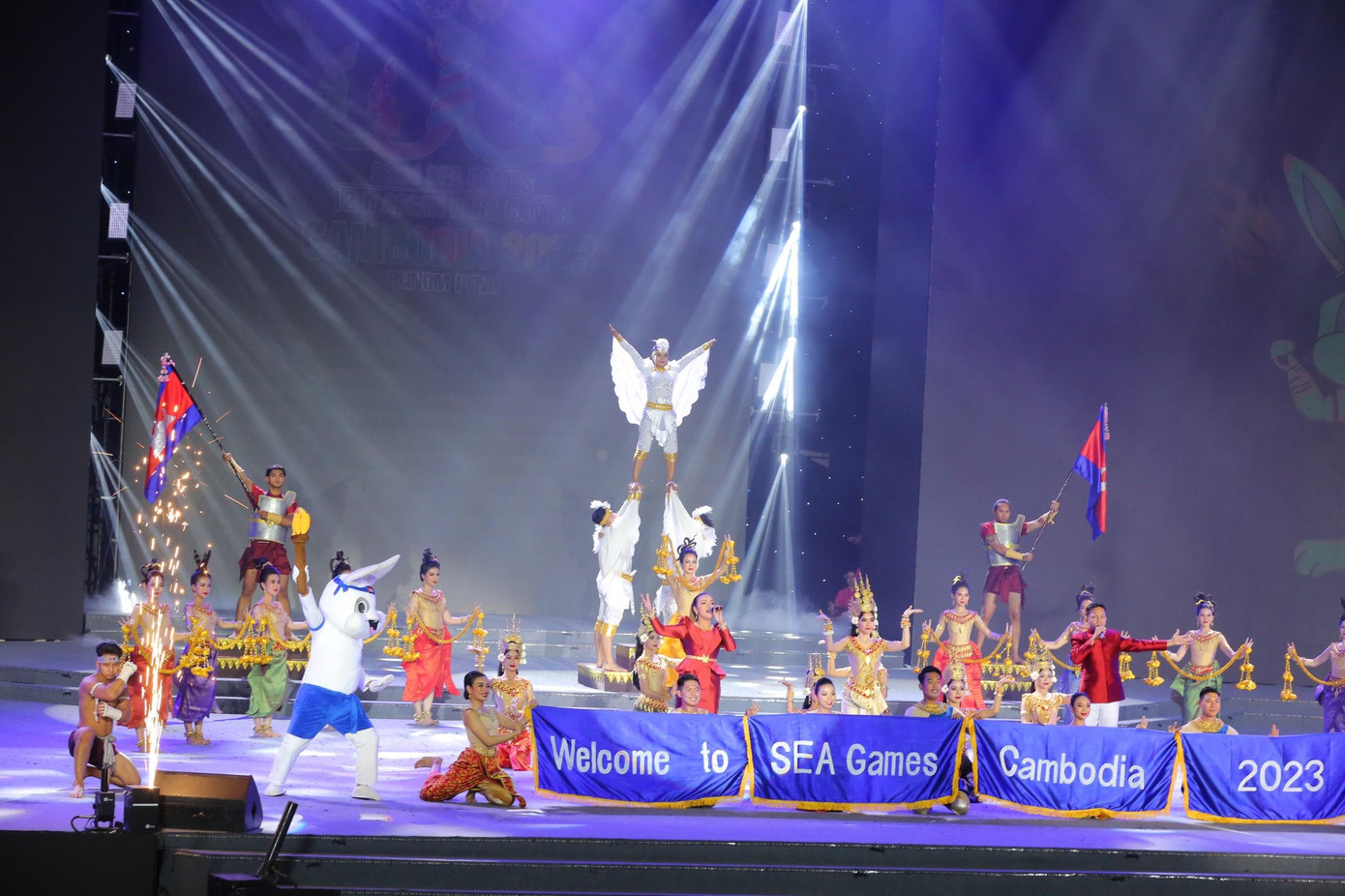 Trực tiếp Lễ bế mạc SEA Games 31: Tạm biệt Việt Nam, xin chào Campuchia 2023-SEA Games 32 ảnh 22